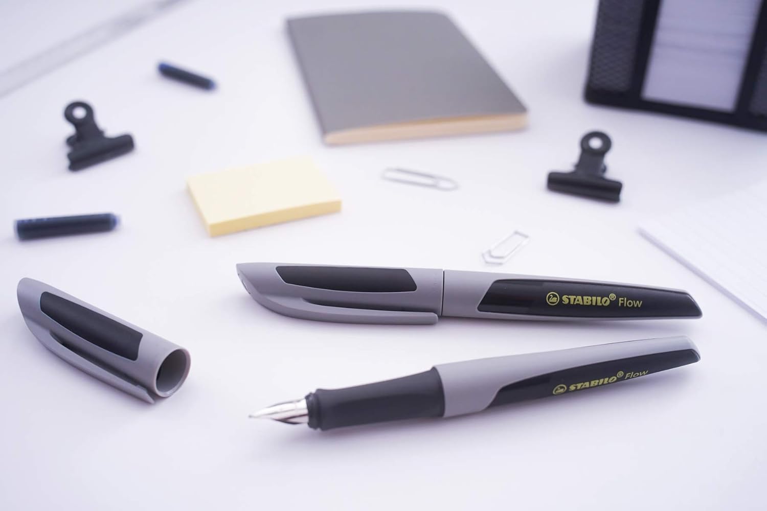 STABILO Füller Flow ACTIVE - Feder M, inkl. Patrone, Farbe: grau