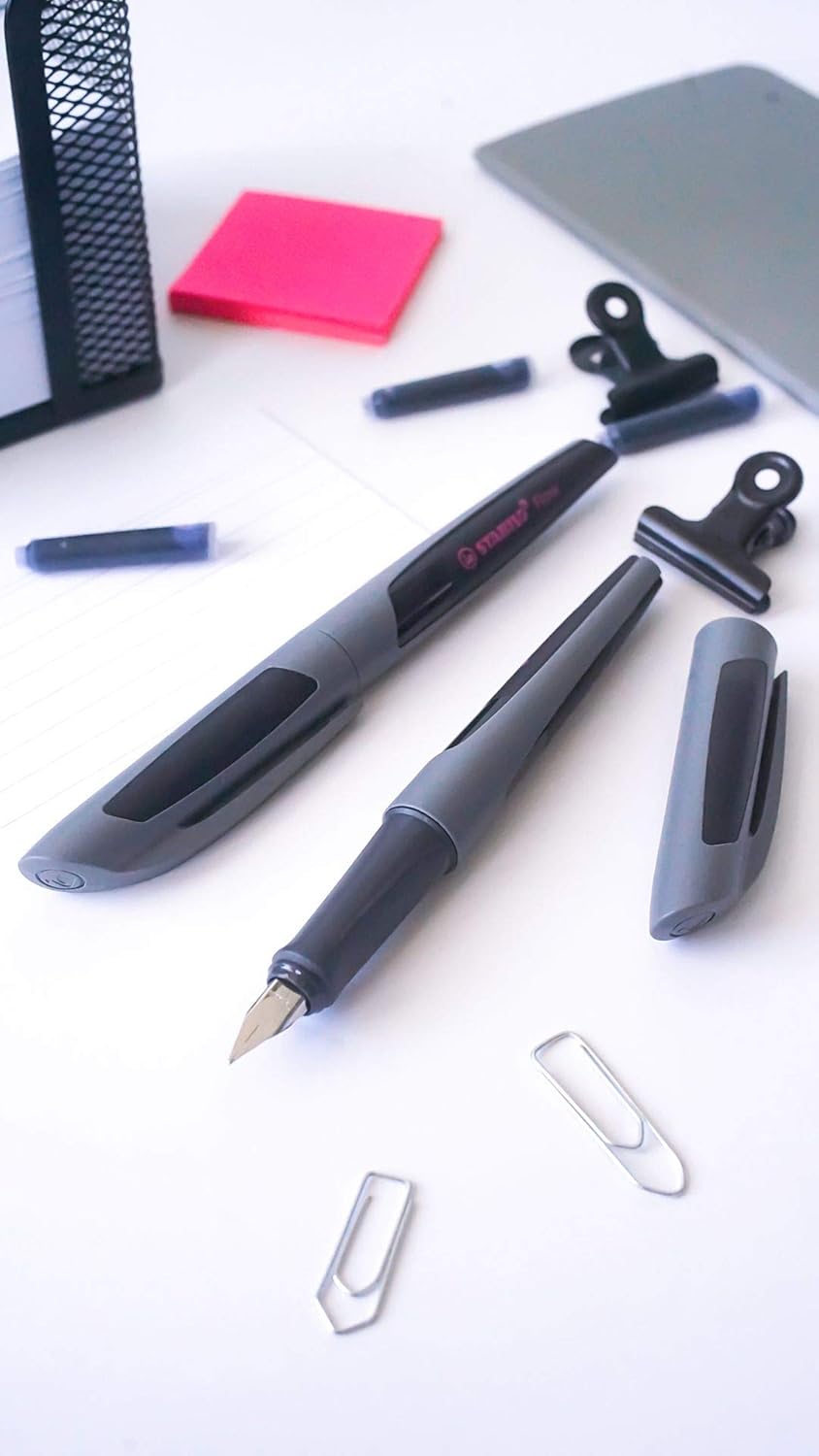 STABILO Füller Flow ACTIVE - Feder M, inkl. Patrone, Farbe: Anthrazit