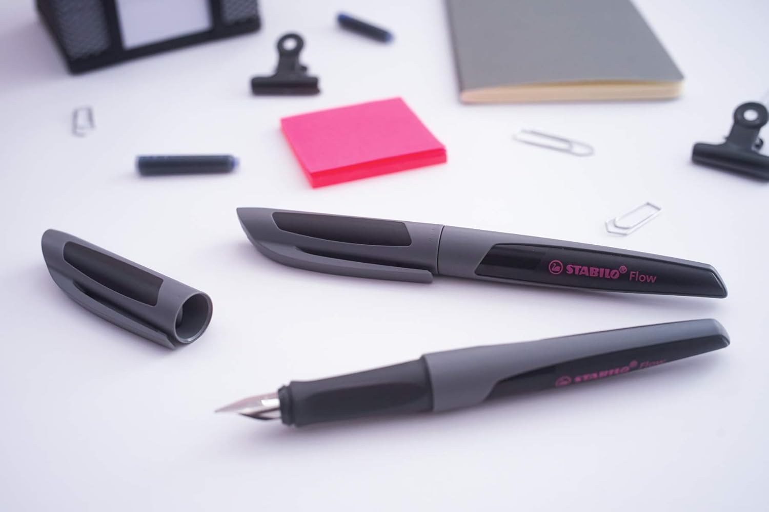 STABILO Füller Flow ACTIVE - Feder M, inkl. Patrone, Farbe: Anthrazit